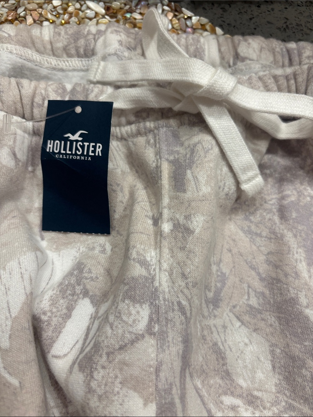 HOLLISTER Neutral Leaf-Print Drawstring Sweatpants - Picture 3 of 4